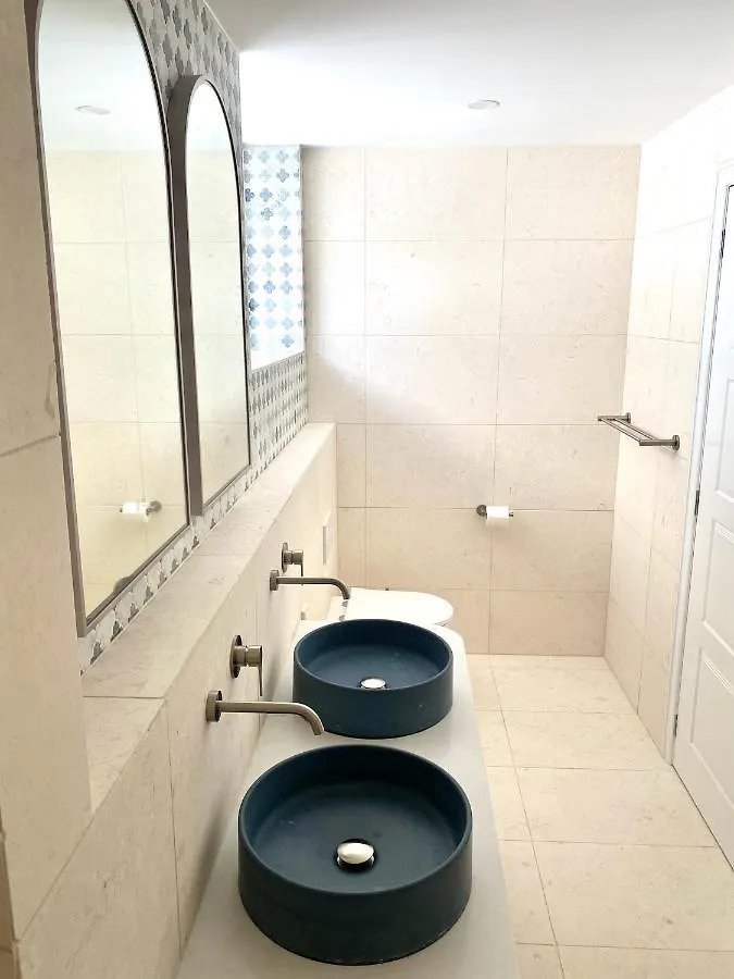 Monterey Lodge - Unit 18, 27 Warne Terrace, Kings Beach Caloundra Apartamento